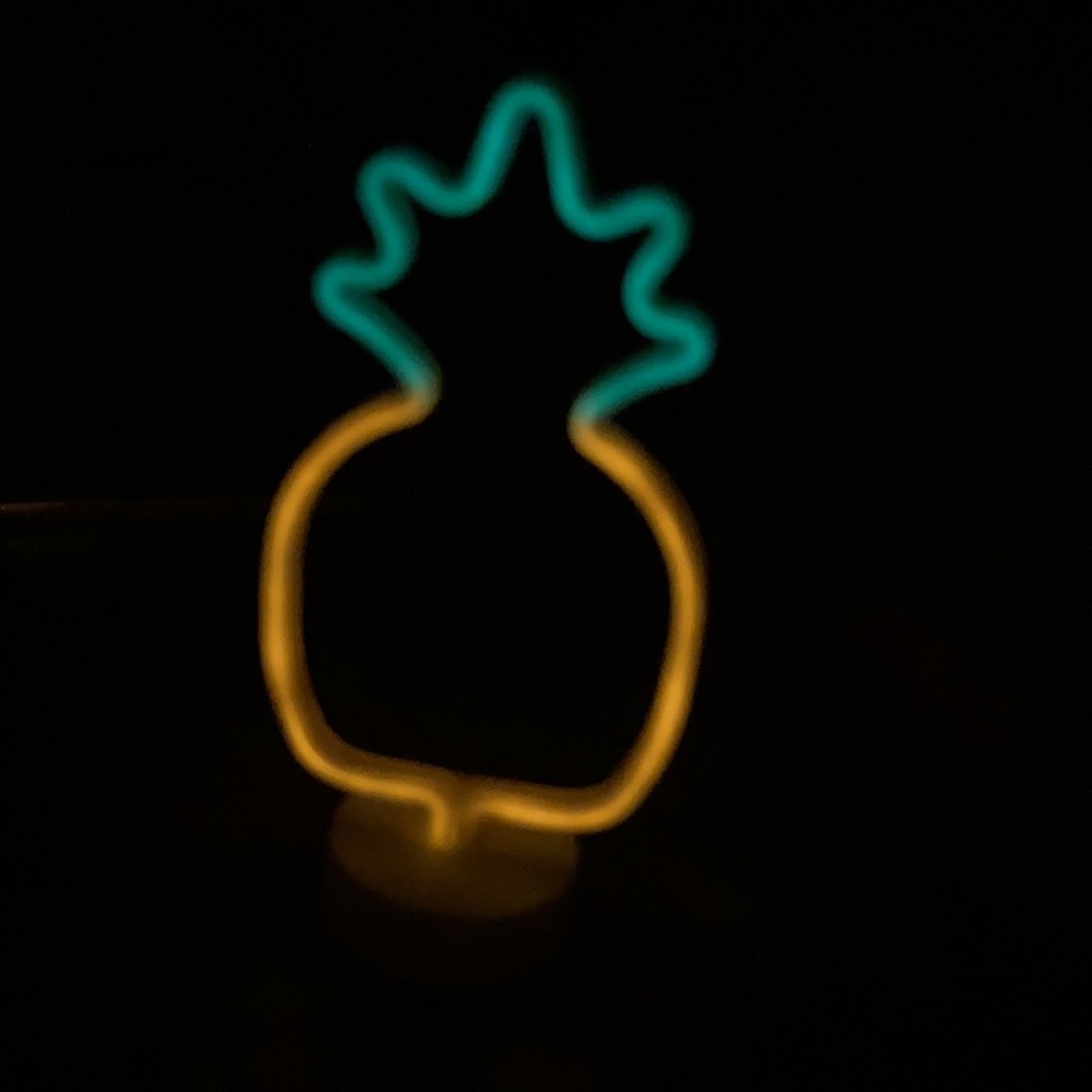 LED pineapple light. - Picture 2 of 2